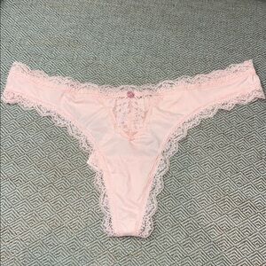 NWT Victoria Secret DREAM ANGELS
Lace Thong Panty - Blush Pale Pink Medium M